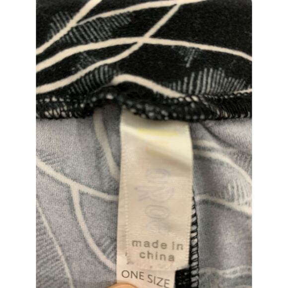 One Size LulaRoe Womens Leggings 3 Pair Assorted Purple Black Floral - Picture 7 of 8